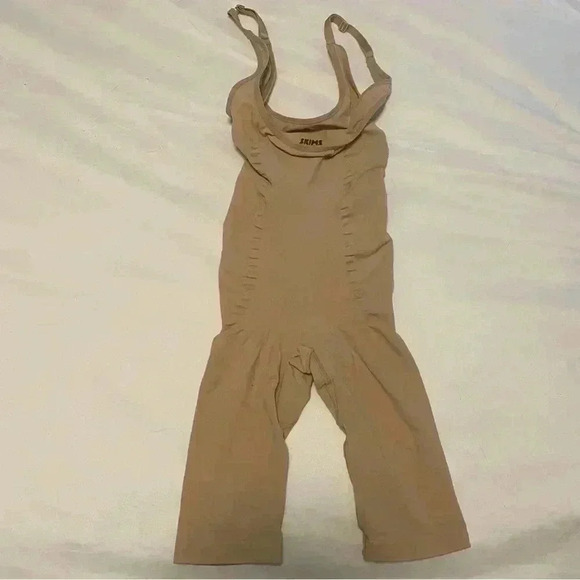 SKIMS Shapewear - Picture 2 of 7